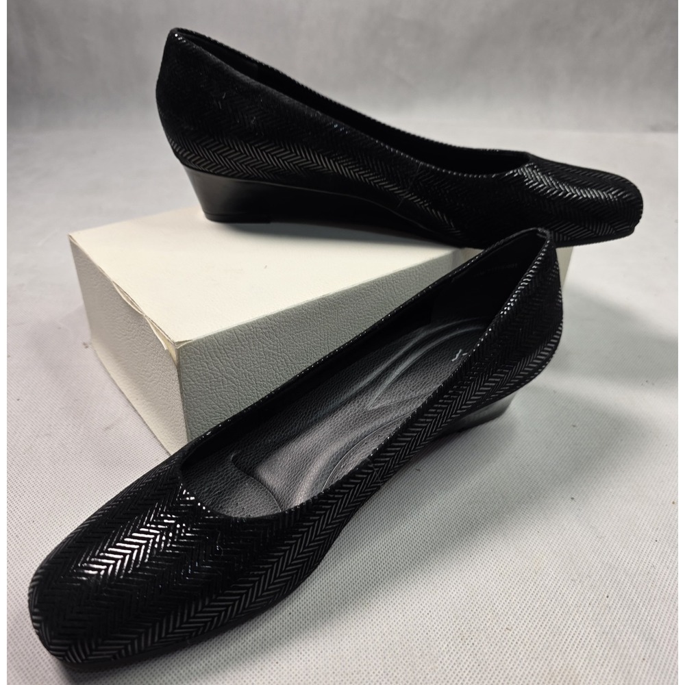 Trotters Lauren Black Suede Herringbone Pattern  Lo-Wedge Heel Size 11